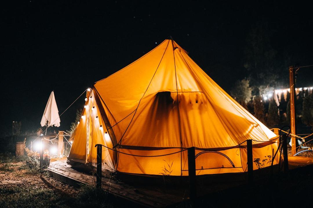 Glamping Bieszczady Z Jacuzzi I Basenem Hotel Solina  Exterior photo